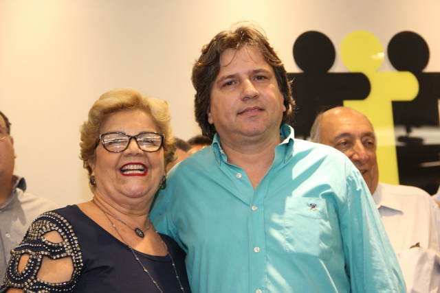 Prefeita de Miranda, Marlene Matos Bossay, ao lado de Caravina. (Foto: Edson Ribeiro)