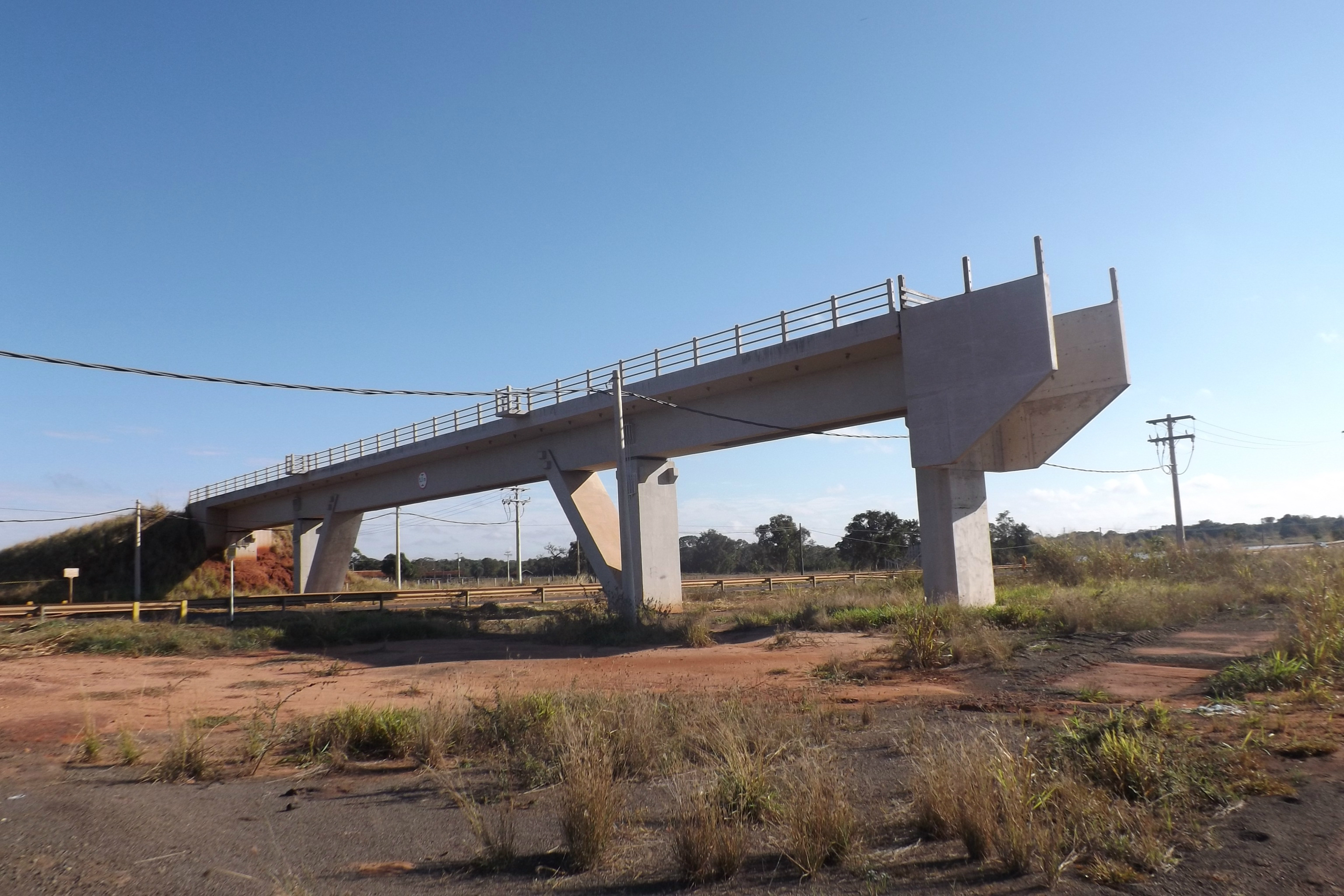 Ferroduto inacabado na BR-158; ao todo serão executadas obras de construção em mais de 12 quilômetros do contorno (Foto: Edivelton Kologi)