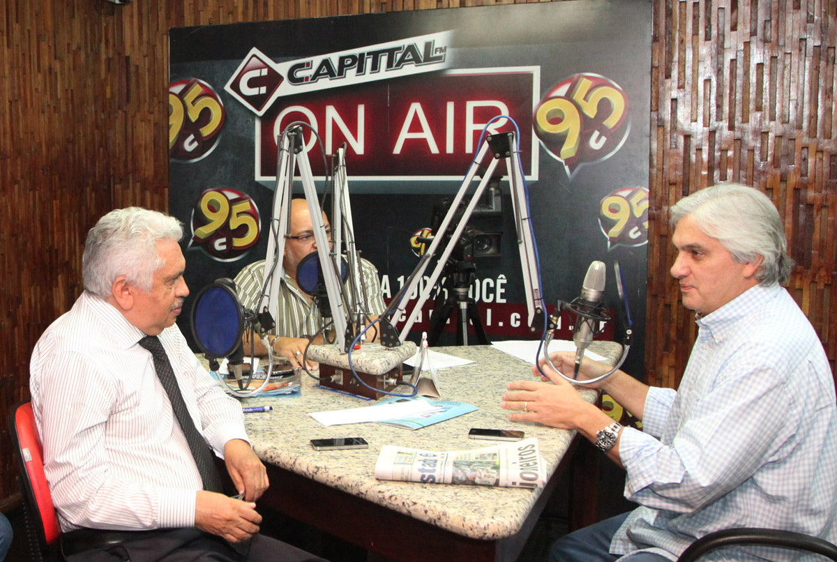 Delcídio concedeu entrevista ao programa Tribuna Livre, da FM Capital (Foto: Divulgação / AI)