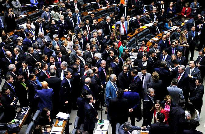 A discussão, no entanto, ainda não se encerrou, avisou o presidente da Câmara, Eduardo Cunha.  (Foto: Câmara dos Deputados)