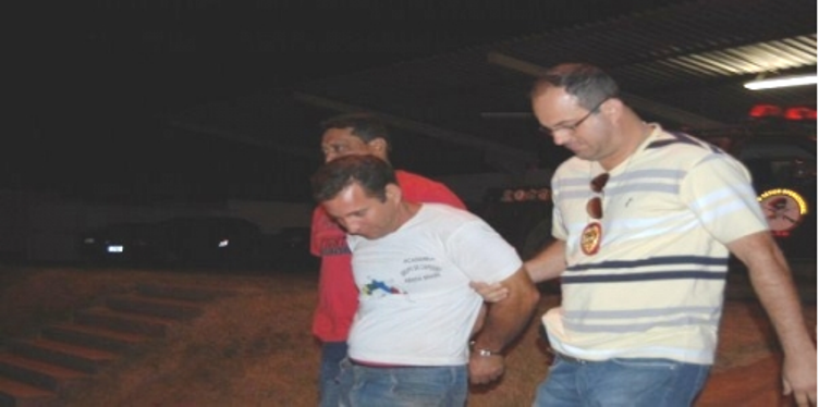 Denis foi preso na madrugada de domingo passado, em uma estrada vicinal próximo de Coxim pela Polícia de Costa Rica (Foto: Costa Rica News)