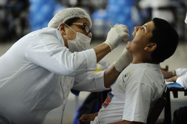 Pesquisa demonstra a dificuldade que pessoas que perderam dentes encontram para ter qualidade de vida - Foto: Tânia Rêgo/Agência Brasil