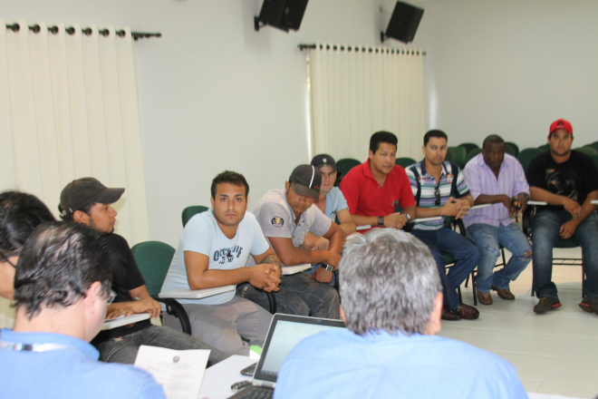 Comissão formada por 12 representantes dos trabalhadores também participaram da mesa de negociação (Foto: Ricardo Ojeda)
