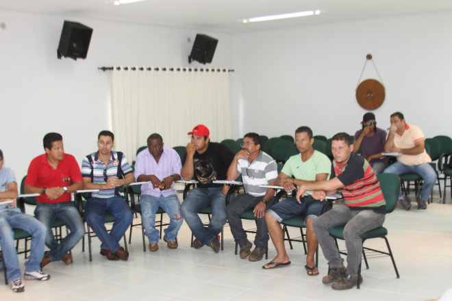 A comissão representativa dos trabalhadores vão se reunir com os sindicatos para as contrapropostas apresentada pelo Consórcio UFN3 (Foto: Ricardo Ojeda) 