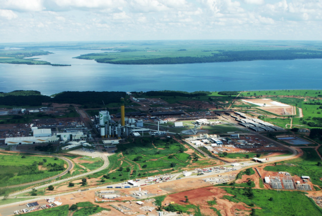 A ampliação da fábrica da Eldorado Brasil, que possui terminal portuário próprio e área para receber a segunda unidade de produção de celulose implicará em investimentos de R$ 8 bilhões (Foto: Ricardo Ojeda)