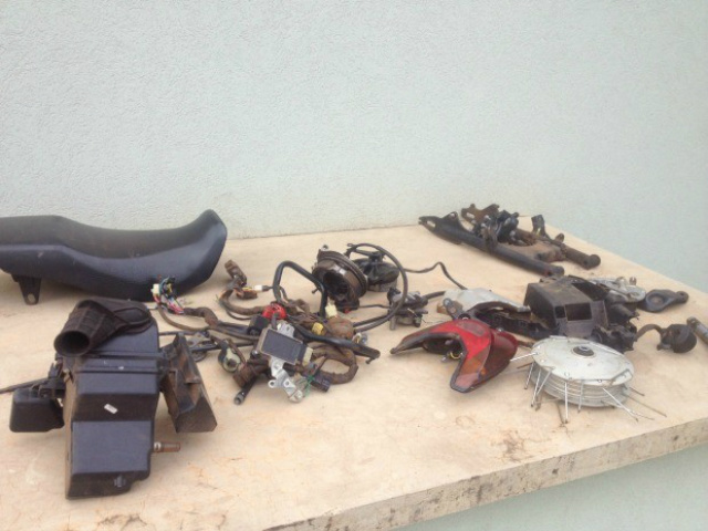 Peças de motocicletas foram encontradas em residência de suspeito (Foto: Glaucea Vaccari/G1 MS)
