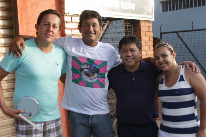 Vice-prefeito Luis Akira foi ao local para parabenizar a direção da escola de samba pela conquista do título (Foto: Ricardo Ojeda)