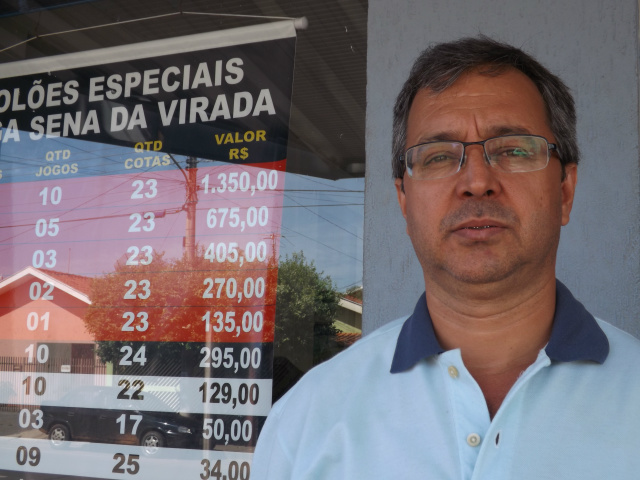 Ênio Rodrigues Xavier é dono de uma lotérica e está confiante com o movimento. (Foto: Patrícia Miranda)