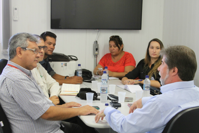 No mês passado, o diretor de Engenharia e Projetos, engenheiro Júlio César Rodrigues da Cunha recebeu a equipe do Perfil News para falar do cronograma do empreendimento (Foto: Patrícia Miranda) 