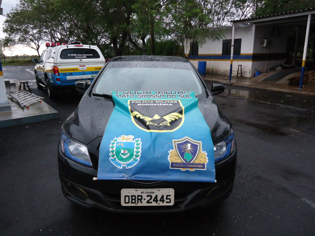 O veículo utilizava placas clonadas (Foto: Divulgação/PM MS)