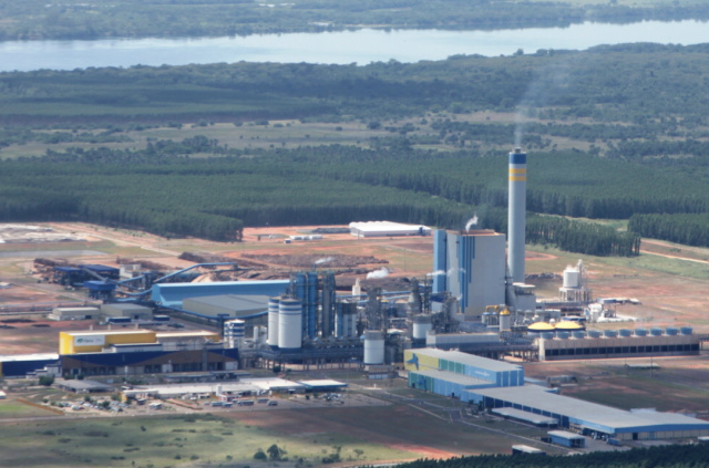 A Fibria, desde o início de 2013, elevou sua produção de energia excedente, após autorização da ANEEL, de 30 para 50 megawatts/hora (Foto: Ricardo Ojeda)