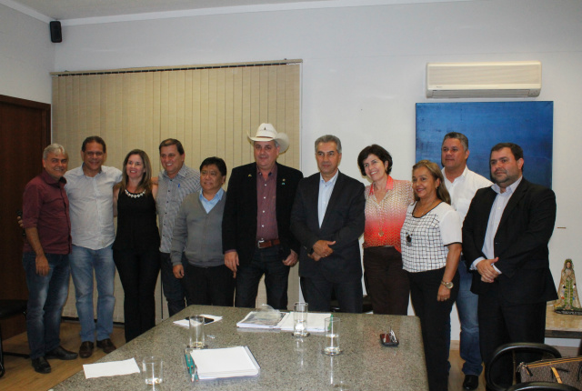 Além do deputado estadual. alguns representantes de Três Lagoas participaram na reunião. (Foto: Assessoria)