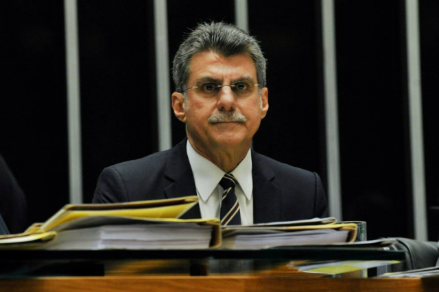 À mesa, senador Romero Jucá (PMDB-RR) durante sessão conjunta do Congresso Nacional no Plenário (Foto: Jane de Araújo/Agência Senado)