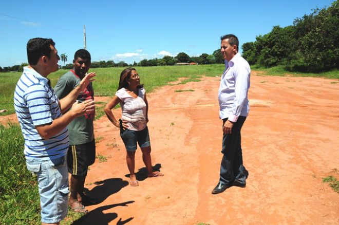 O Vereador vai indicar um campo de futebol para o bairro Jardim Violeta (Foto: Divulgação/Assecom)