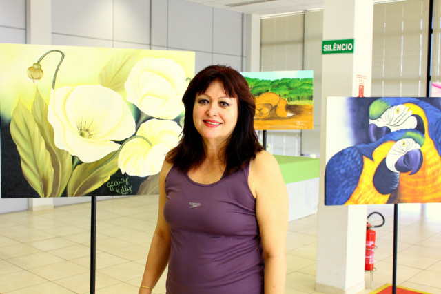 Artista plástica desde os 13 anos, Marisa Barros é natural da cidade vizinha de Andradina (SP) e já ministra aulas de artes, pintura em tela e workshops há mais de 20 anos (Foto: Divulgação/Assecom)