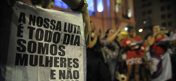 nota de repúdio ao estupro de uma jovem de 16 anos, no último fim de semana, no morro São José Operário, em Jacarepaguá, zona oeste do Rio de Janeiro.(Foto: Agência Brasil)