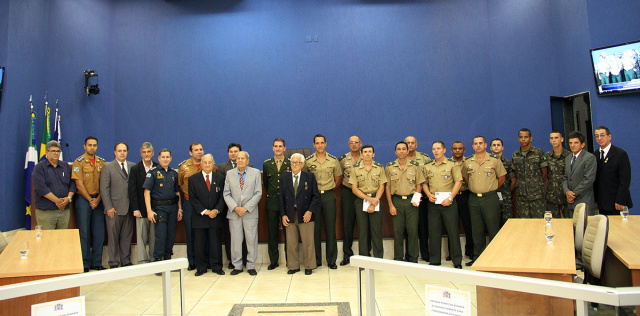 Diversos representantes de forças armadas compareceram à homenagem. (Foto: Assessoria)