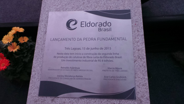Placa comemorativa ao lançamento do Projeto Vanguarda 2.0 ocorrido no dia 15 de julho de 2015 (Foto: Ricardo Ojeda/Arquivo) 