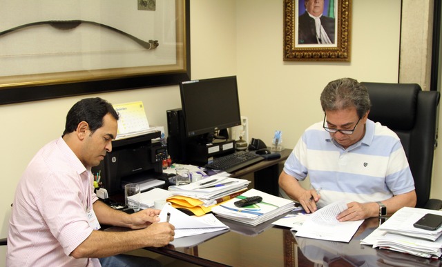 Prefeito de Selvíria, José Fernando Barbosa e seu conselheiro Iran Coelho das Neves (Foto/Assessoria)
