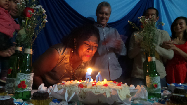 Cláudia Amélia da Silva Souza reuniu amigos e familiares na sede social do Master Clube Recanto do Galo para um jantar comemorativo de seus 50 anos (Foto: Patrícia Miranda)