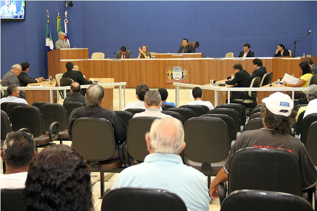 De acordo com o vereador Gil do Jupiá , é necessário também dar prioridade aos três-lagoenses, que estão ficando desempregados. (Foto: Assessoria)