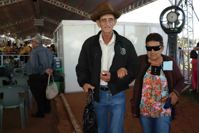  Iolanda de Lima Valadão, 67 anos sofria muitas dores de cabeça por causa do esforço na visão, com a cirurgia esse problema foi resolvido. (Foto: Notícias MS)