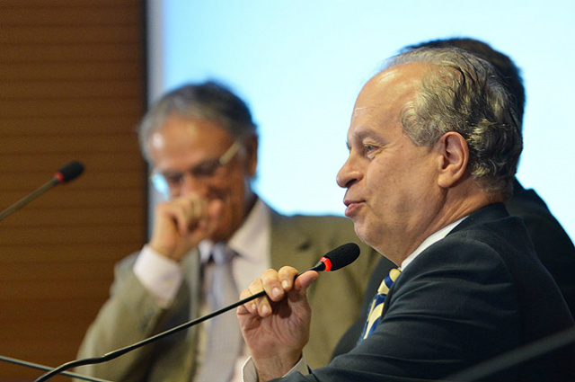 O ministro da Educação, Renato Janine Ribeiro, apresenta a proposta do currículo nacional. (Foto: Divulgação)