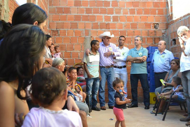 O candidato a deputado estadual,junto com Reinaldo Azambuja e outros aliançados, durante reunião com correligionários em Três Lagoas (Foto: Divulgação)