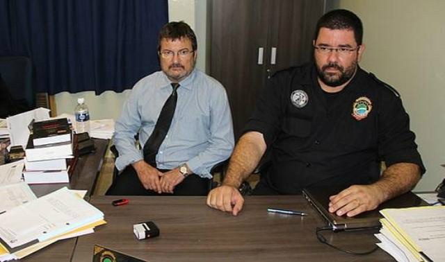 O delegado regional Vitor Lopes e o colega Thiago Passos, envolvidos na operação (Foto: Divulgação)