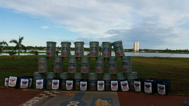 Os tambores que servirão para a coleta de lixo e mato deverão ser distribuídos por vários pontos da Lagoa Maior (Foto: Ricardo Ojeda)