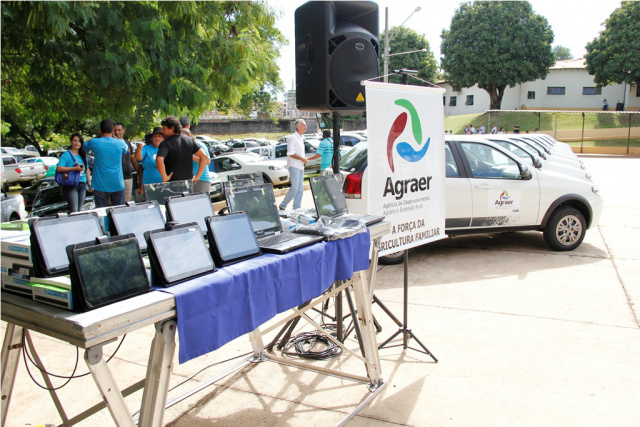 Foram 40 veículos Fiat Palio, 125 tablets e 100 notebooks entregues para a Agraer. (Foto: Divulgação)