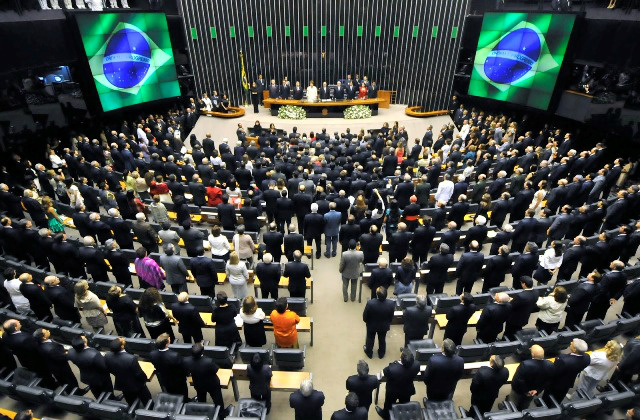 O estudo revela que apesar de ter havido uma renovação na Câmara dos Deputados e no Senado, o que ocorreu foi uma circulação ou mudança de postos no poder (Foto: Agência Brasil)