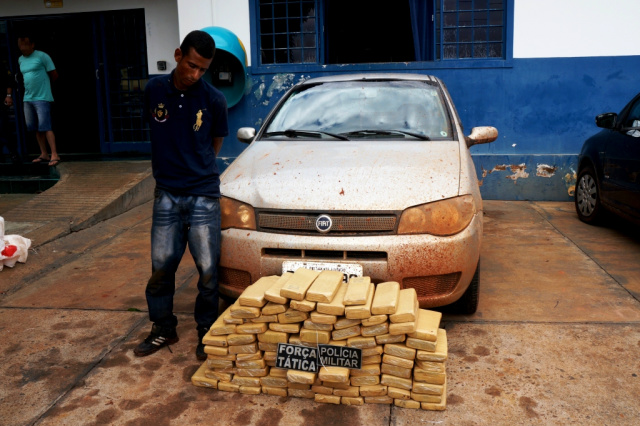 Droga e veículo apreendido em Bataguassu (Foto:Radio Portal News)