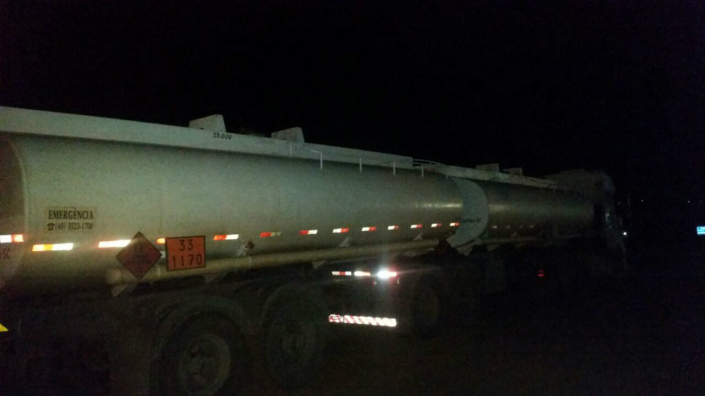 O combustível foi carregado em Dourados e seguia para Araucária (PR). (Foto: Assessoria)