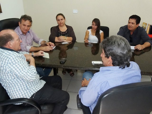 O encontro foi realizado no gabinete da prefeitura (foto: Divulgação)