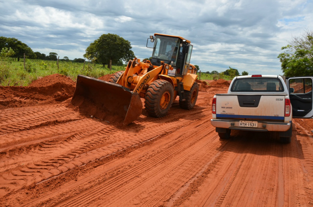Infraestrutura inicia obras de reparo em estradas vicinais de Três Lagoas
