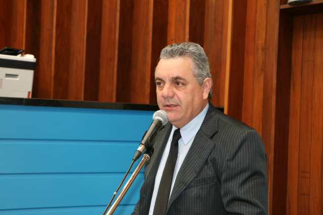 O deputado estadual Angelo Guerreiro solicitou a reposição das placas na rodovia (Foto: Assessoria)