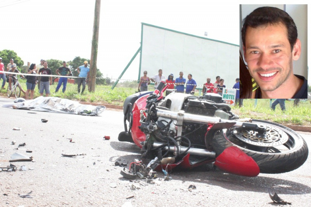 O motociclista Pedro Paulo morreu na hora, com o impacto da batida (Foto: Guta Rufino/Perfil News)