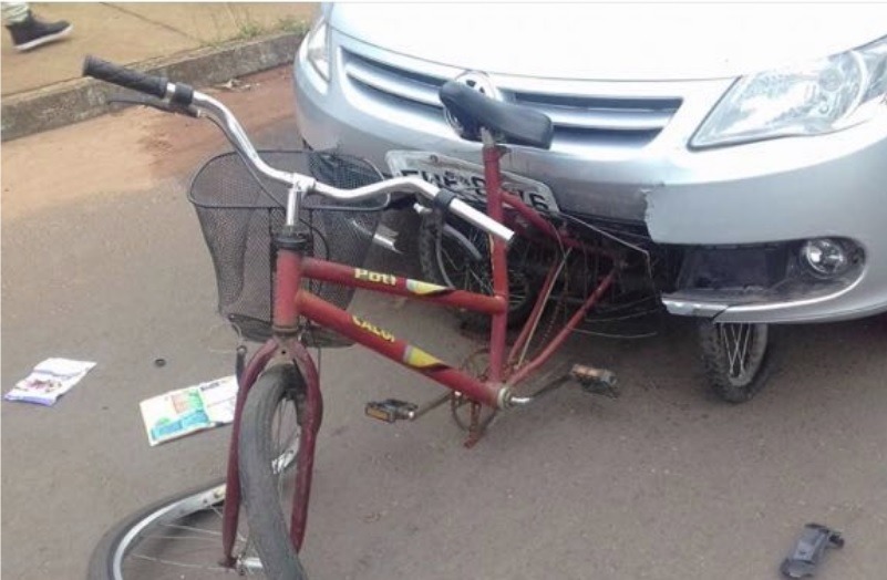 Vítima trafegava em um triciclo e foi atingida, por trás, por um automóvel Gol. (Foto: Reprodução - Facebook - Cardoso Filho). 