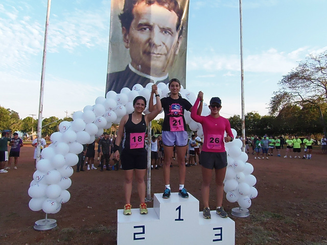 Na corrida feminina os primeiro, segundo e terceiro lugar ficaram com Michele dos Santos Bezerra, Juliana Roseli Vitamé, Daiane Caroline Muniz dos Santos (Foto: Divulgação/Assecom)