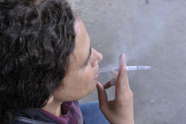 Relatório da OMS diz que só 33 países no mundo fixaram impostos de 75% sobre o preço do maço de cigarros, medida recomendada pela organização. (Foto: Divulgação)