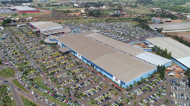 Estacionamento do Shopping China de Pedro Juan Caballero possui capacidade para mais de 3 mil veículos (Foto: Assessoria)