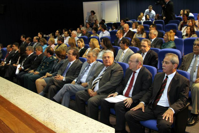 O plenário do TCE ficou lotado durante a cerimônia de posse dos novos auditores (Foto: Divulgação)