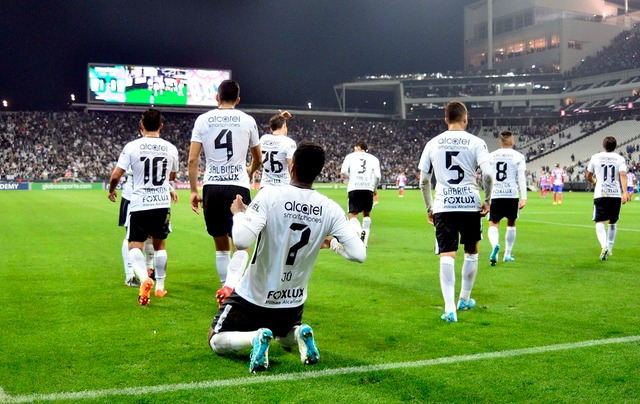 Nos minutos finais, o goleiro reserva alvinegro salvou dois gols do PSV - Foto: Reprodução/Globoesporte