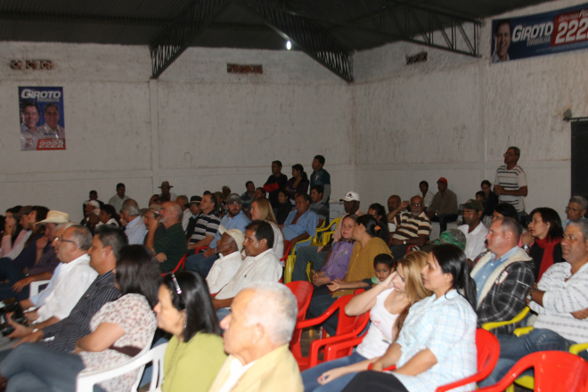 Vereadora do PMDB e lançada à Prefeitura de Santa Rita do Pardo Mais de 300 pessoas prestigiam lançamento de pré-candidatura