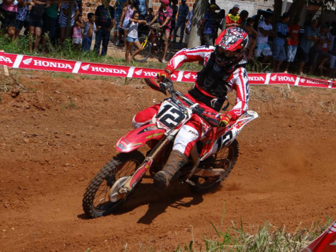 Pilotos três-lagoenses se preparam para disputar BR de Motocross em casa Piloto Caio Garcia realiza o seu sonho de disputar uma etapa do nacional e em casa. Foto: Arquivo Pessoal
