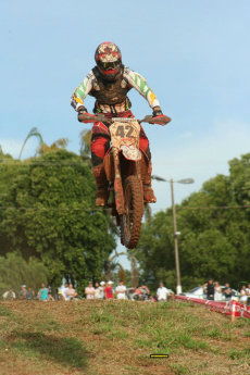 Pilotos três-lagoenses se preparam para disputar BR de Motocross em casa Maykon de Souza espera se divertir muito na competição. Foto: Arquivo Pessoal