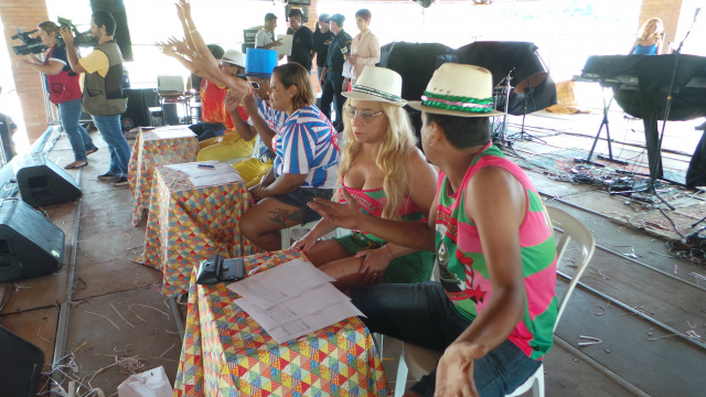 Diretores das escolas acompanharam voto a voto a apuração que consagrou a Unidos de Três Lagoas a Campeã do Carnaval 2015 (Foto: Ricardo Ojeda)