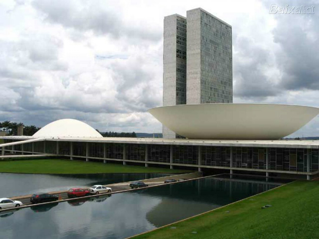 Congresso Nacional, onde a Câmara dos Deputados (representado pela concha convexa) é o alvo dos servidores do judiciário para reivindicar reajuste salarial (Foto: Divulgação) 