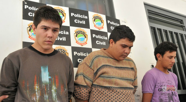 Os acusados foram apresentados nesta quinta-feira (Foto: Valdenir Rezende/Correio do Estado)
